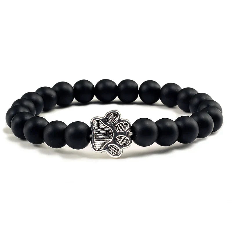 Pulsera con Perlas en Forma de Huella – Diseño de Piedra Natural