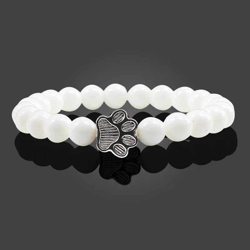 Pulsera con Perlas en Forma de Huella – Diseño de Piedra Natural