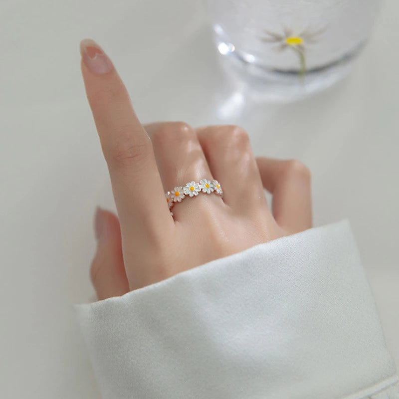 Anillo de plata en forma de margarita
