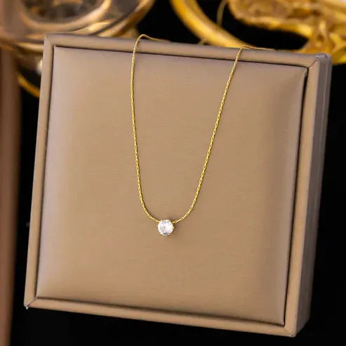 Collar de oro con diamantes