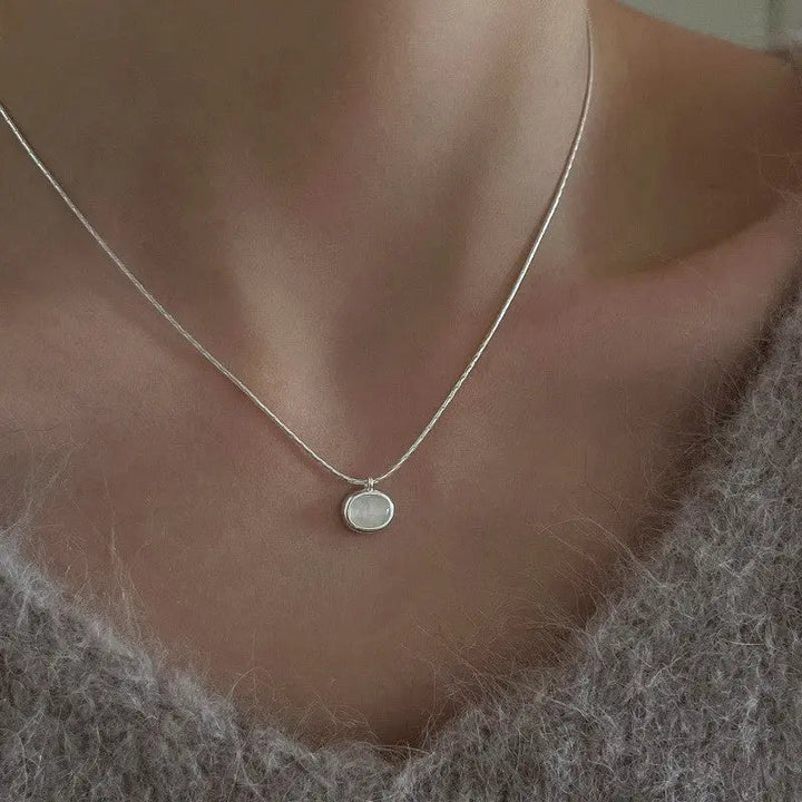Collar Clásico con Colgante Único en Plata