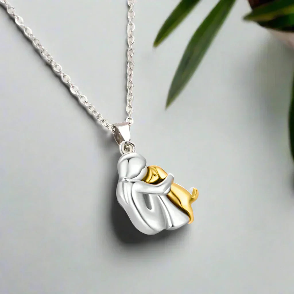 Collar de Abrazo con Medallón
