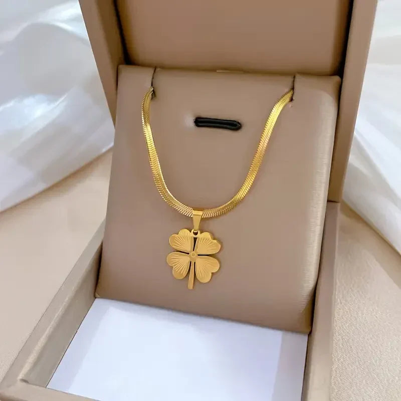 Collar de Oro Trébol