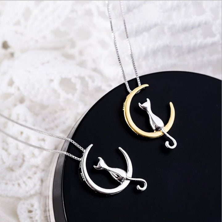 Collar con Luna Colgante y Gato