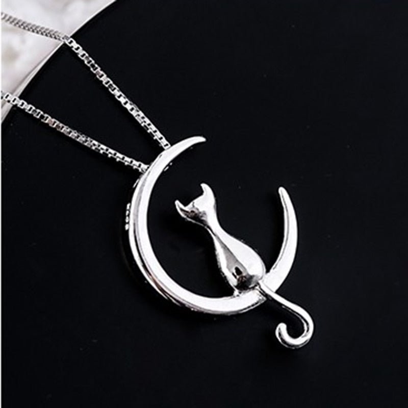 Collar con Luna Colgante y Gato