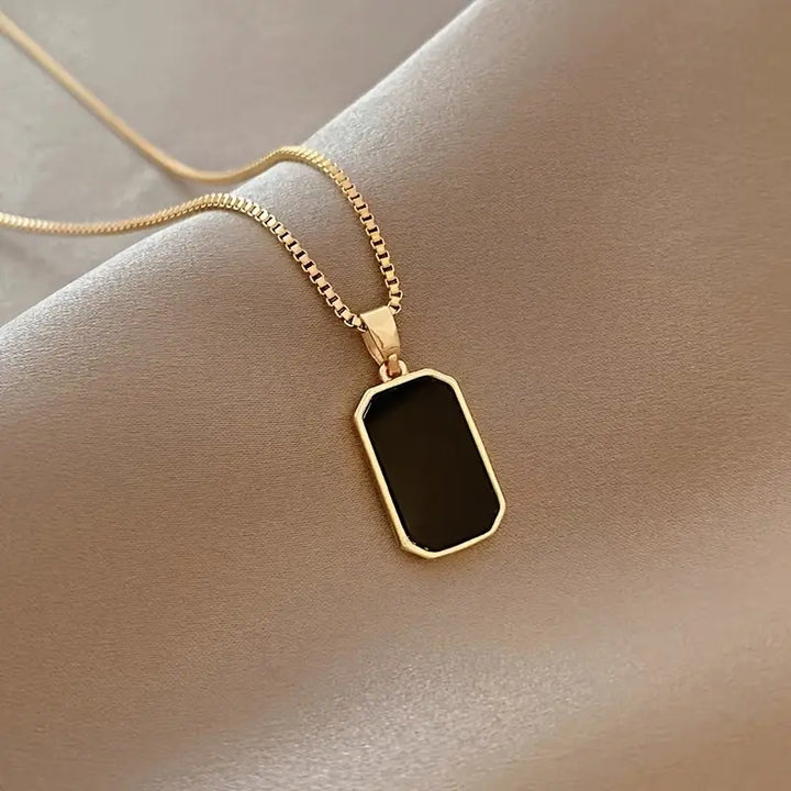 Collar con Medallón Cuadrado Minimalista de Titanio Negro Elite