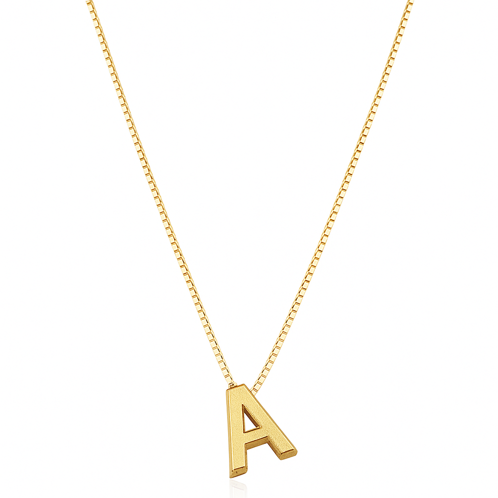Collar con inicial en oro