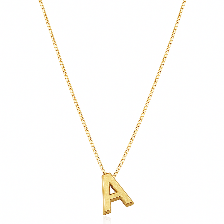 Collar con inicial en oro