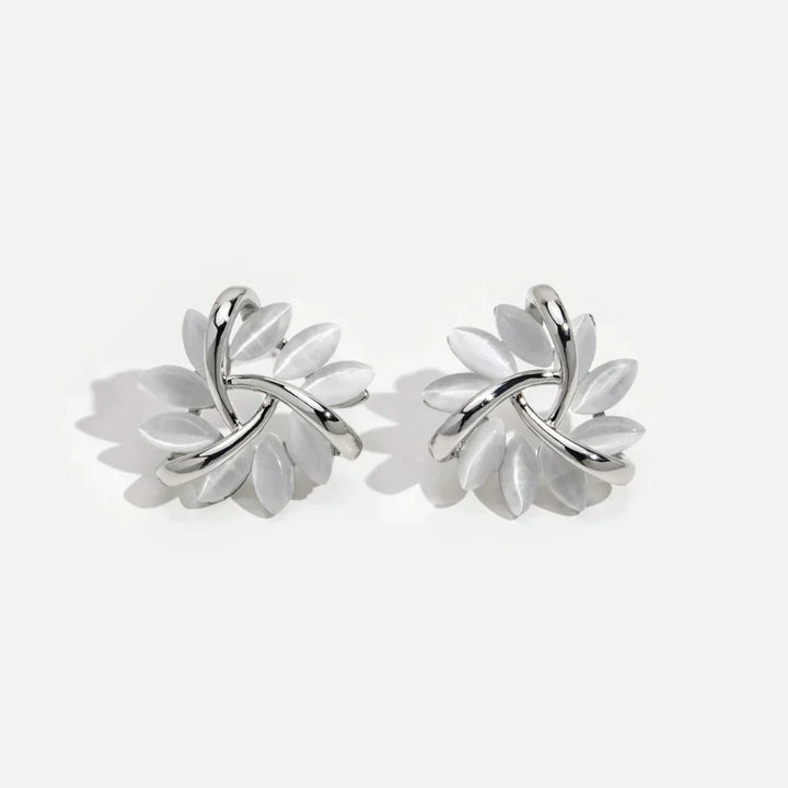 Pendientes Elegantes y Refinados con Pétalos de Ópalo en Oro