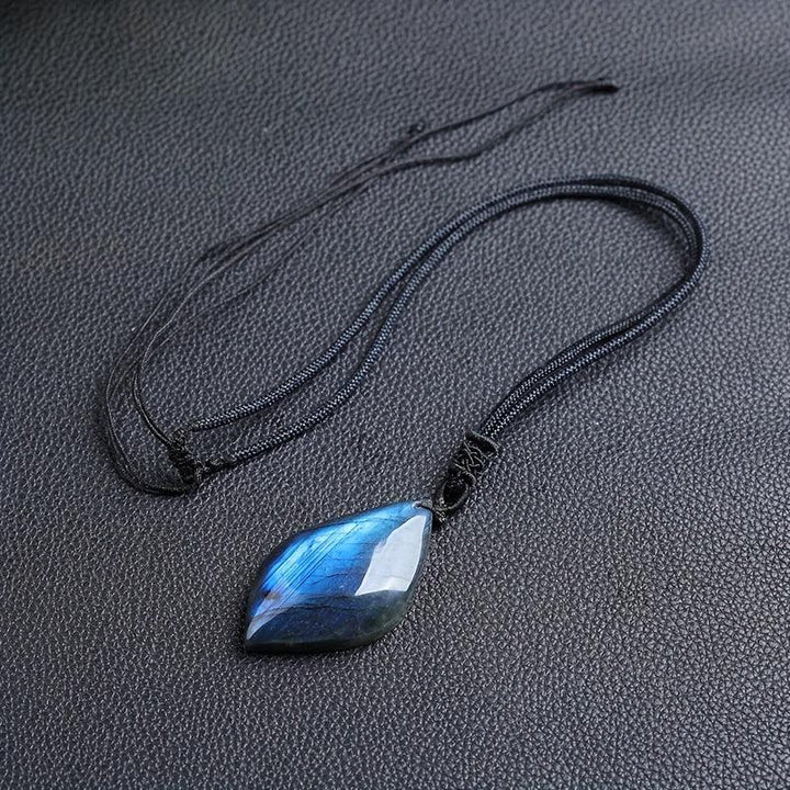 Collar Mágico de Piedra Lunar