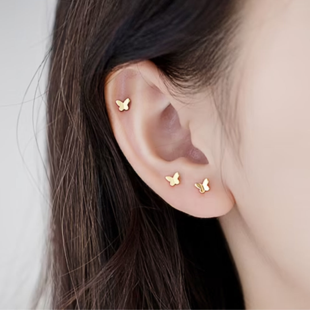 Pendientes Pequeños de Oro con Forma de Lazo