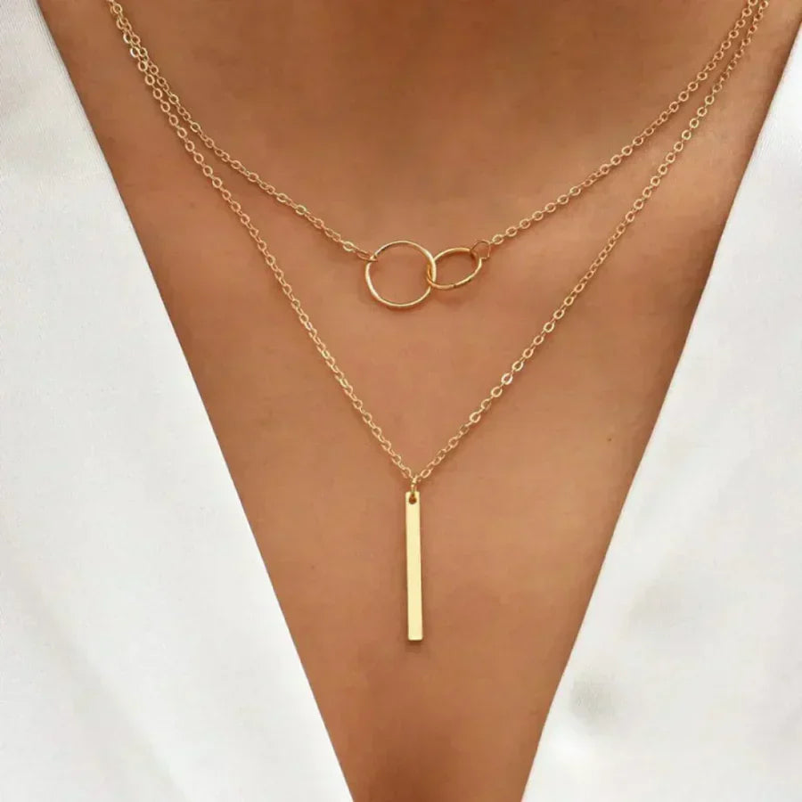 Collar retro dorado con colgante circular doble