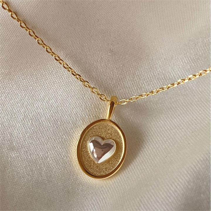 Collar de corazón retro