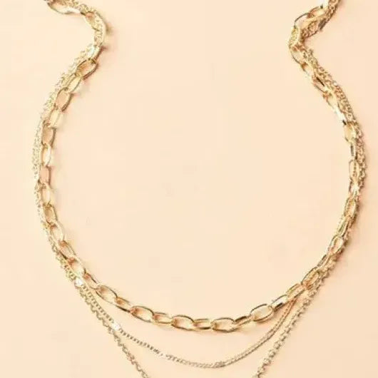 Collar retro con capas de cadena y colgante dorado