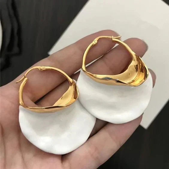 Pendientes retro blancos y dorados