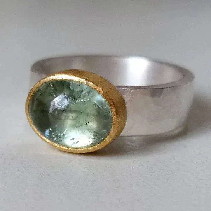 Anillo retro verde con piedra redonda