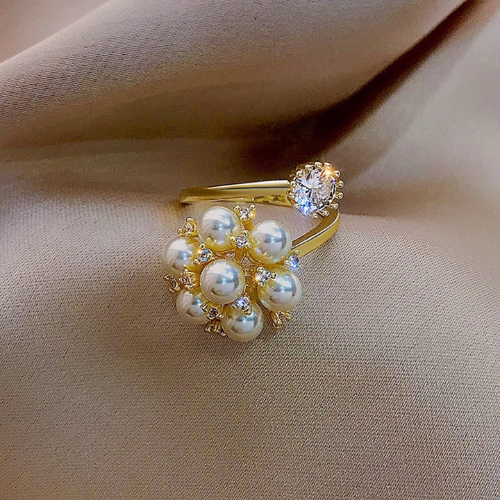 Anillo Ajustable con Encantadoras Perlas