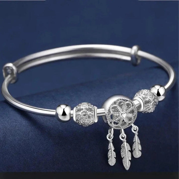 Pulsera Ajustable con Colgante de Tres Hojas en Plata