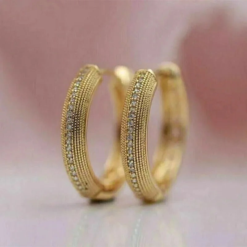 Pendientes Vintage en Oro con Diseño Elegante